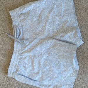 Lululemon Bowline short 5 in